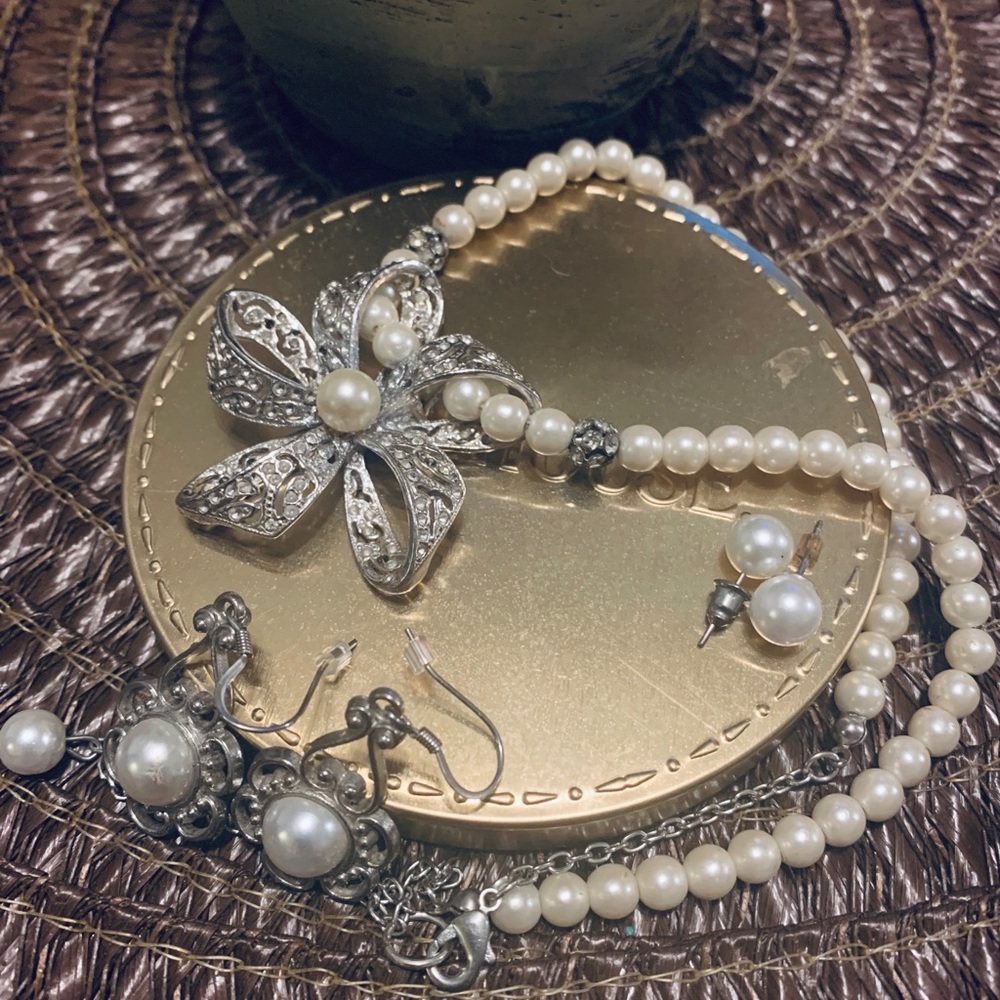 Vintage Pearl Choker and Earrings Set